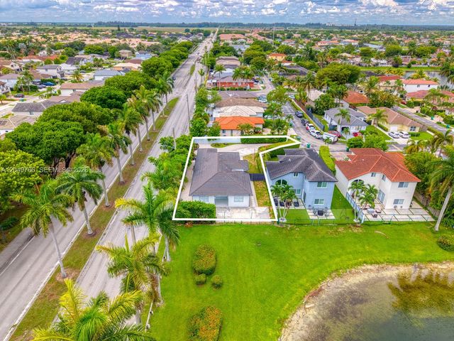 15950 SW 71st Ter, Miami, FL 33193