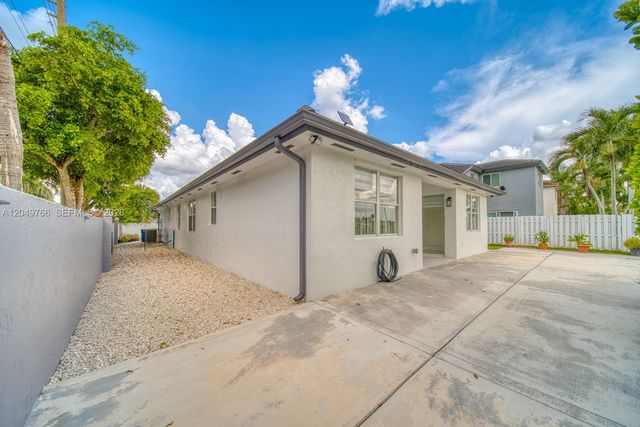 15950 SW 71st Ter, Miami, FL 33193