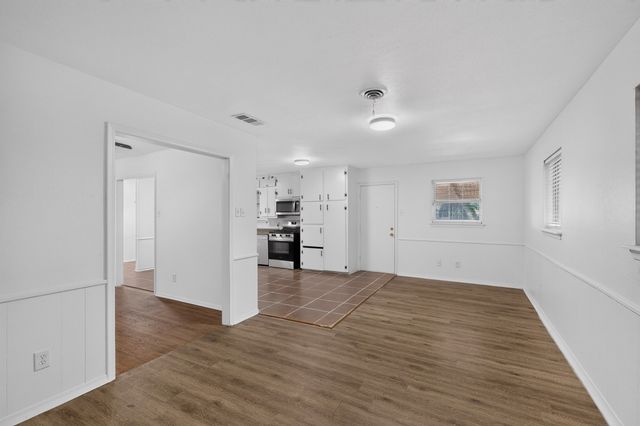 8636 Greenmound Avenue, Dallas, TX 75227