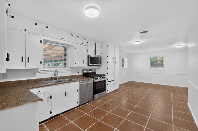 8636 Greenmound Avenue, Dallas, TX 75227