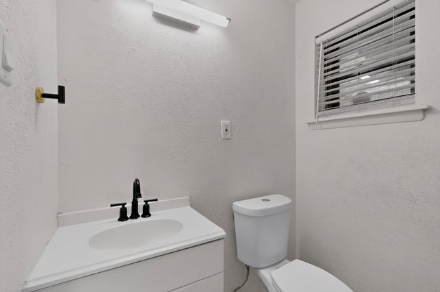 8636 Greenmound Avenue, Dallas, TX 75227