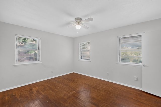 8636 Greenmound Avenue, Dallas, TX 75227