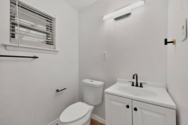 8636 Greenmound Avenue, Dallas, TX 75227