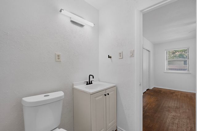 8636 Greenmound Avenue, Dallas, TX 75227