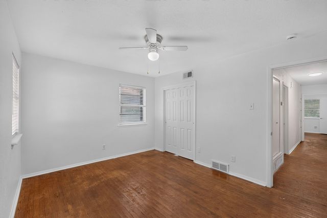 8636 Greenmound Avenue, Dallas, TX 75227