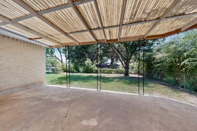 8636 Greenmound Avenue, Dallas, TX 75227