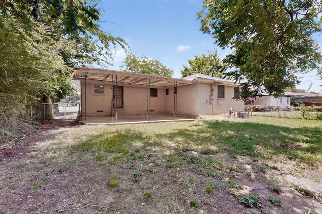 8636 Greenmound Avenue, Dallas, TX 75227