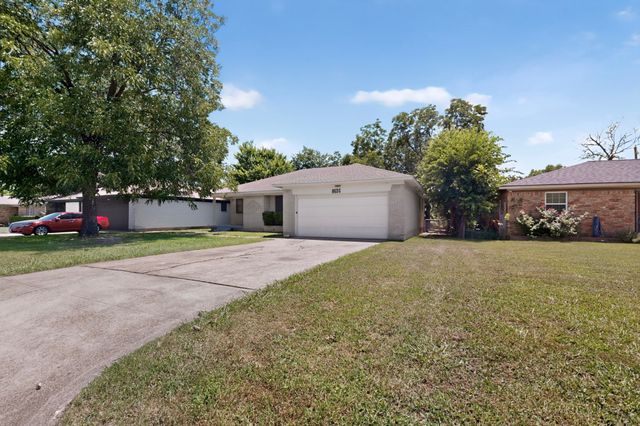 8636 Greenmound Avenue, Dallas, TX 75227