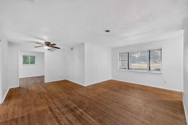 8636 Greenmound Avenue, Dallas, TX 75227