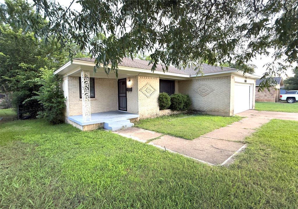 8636 Greenmound Avenue, Dallas, TX 75227