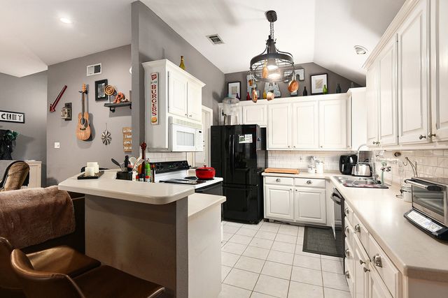 5924 Canberra Lane, Arlington, TX 76017