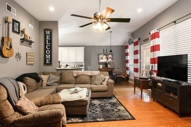 5924 Canberra Lane, Arlington, TX 76017