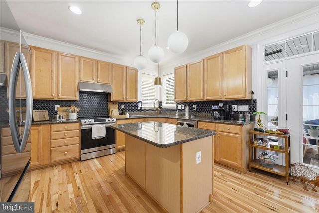 82 BRADDOCK ST, Charles Town, WV 25414