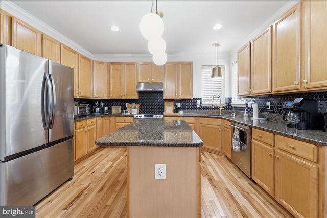 82 BRADDOCK ST, Charles Town, WV 25414