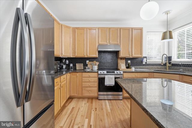 82 BRADDOCK ST, Charles Town, WV 25414