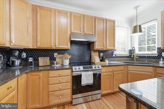 82 BRADDOCK ST, Charles Town, WV 25414