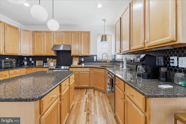 82 BRADDOCK ST, Charles Town, WV 25414