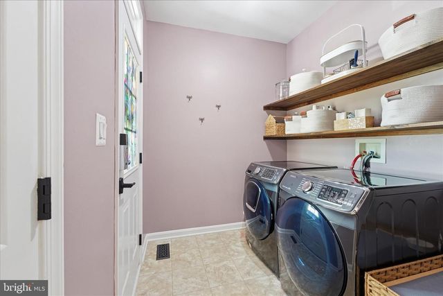 82 BRADDOCK ST, Charles Town, WV 25414