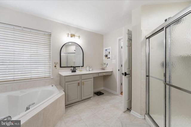 82 BRADDOCK ST, Charles Town, WV 25414