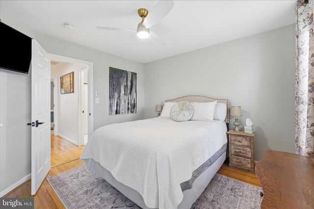 82 BRADDOCK ST, Charles Town, WV 25414