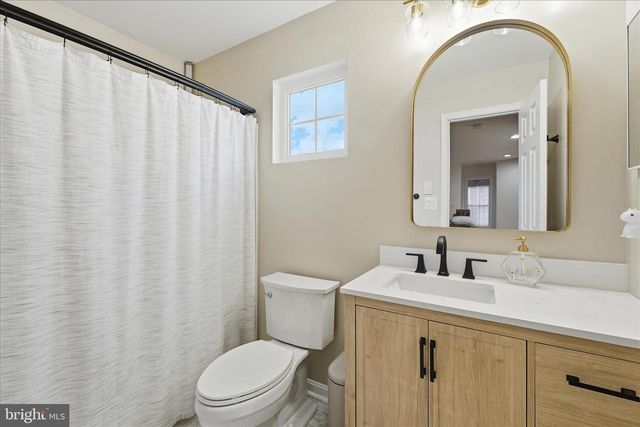 82 BRADDOCK ST, Charles Town, WV 25414