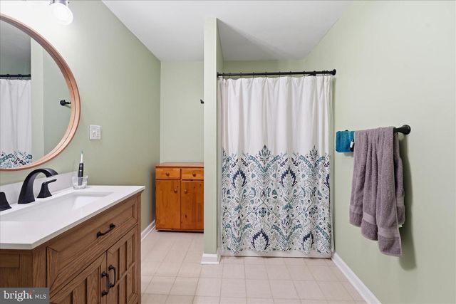 82 BRADDOCK ST, Charles Town, WV 25414