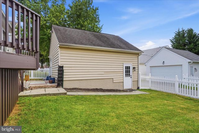 82 BRADDOCK ST, Charles Town, WV 25414