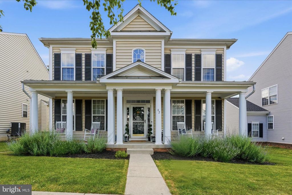 82 BRADDOCK ST, Charles Town, WV 25414