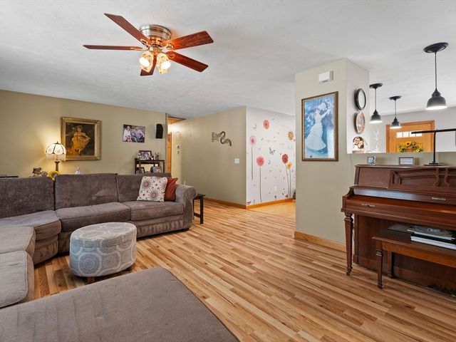 750 Northfield Rd, Lunenburg, MA 01462