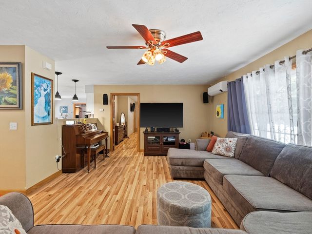 750 Northfield Rd, Lunenburg, MA 01462