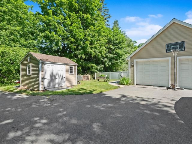 750 Northfield Rd, Lunenburg, MA 01462