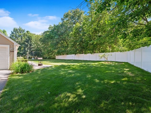 750 Northfield Rd, Lunenburg, MA 01462