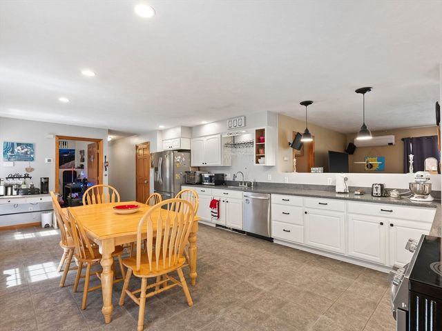 750 Northfield Rd, Lunenburg, MA 01462