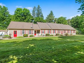 750 Northfield Rd, Lunenburg, MA 01462