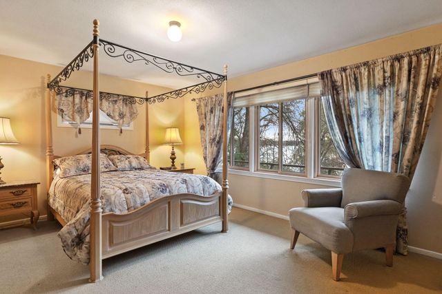 26 Duck Pass Road, North Oaks, MN 55127