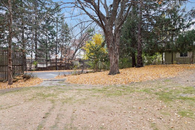 26 Duck Pass Road, North Oaks, MN 55127