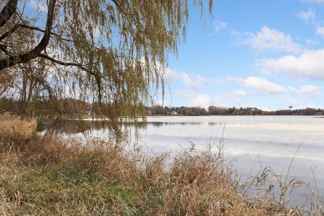 26 Duck Pass Road, North Oaks, MN 55127