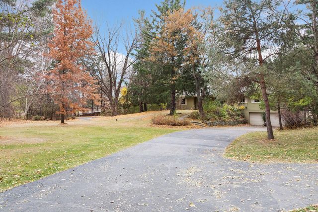 26 Duck Pass Road, North Oaks, MN 55127