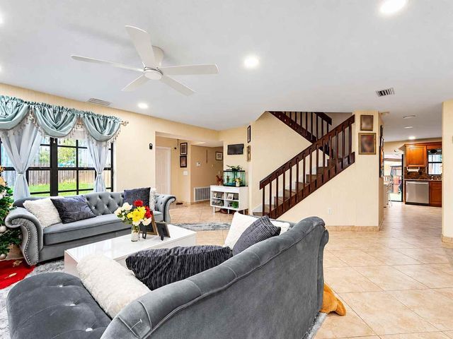 1431 SW 87TH Way, Pembroke Pines, FL 33025