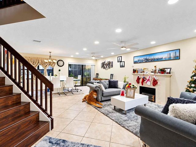1431 SW 87TH Way, Pembroke Pines, FL 33025