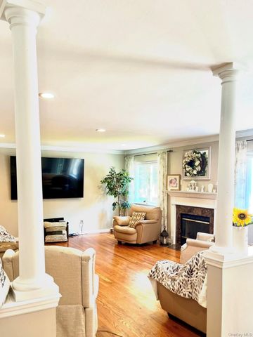 15 Silas Woods Road, Manorville, NY 11949