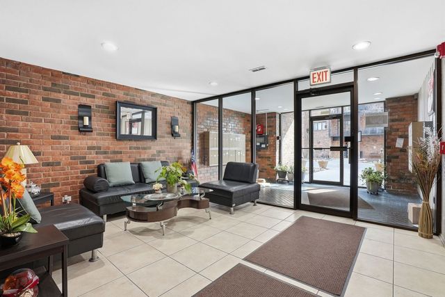 9332 Landings Lane 604, Des Plaines, IL 60016