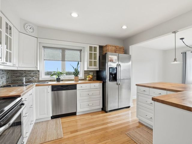 9332 Landings Lane 604, Des Plaines, IL 60016