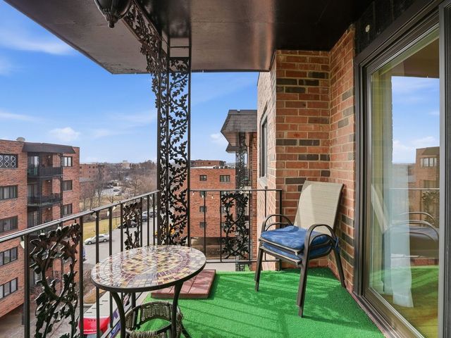 9332 Landings Lane 604, Des Plaines, IL 60016