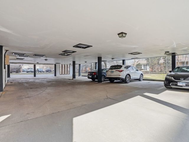 9332 Landings Lane 604, Des Plaines, IL 60016