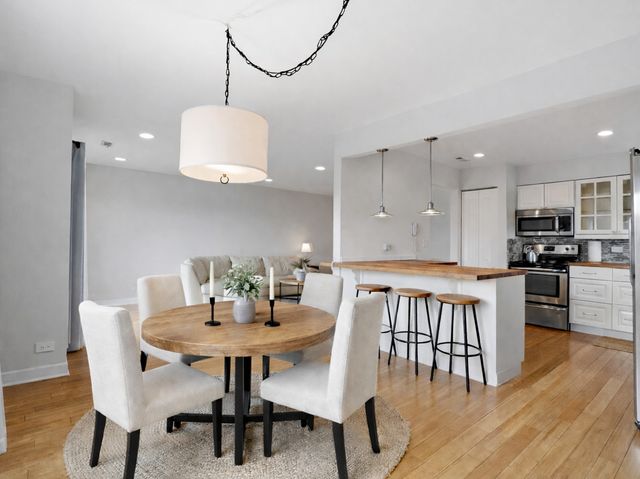 9332 Landings Lane 604, Des Plaines, IL 60016