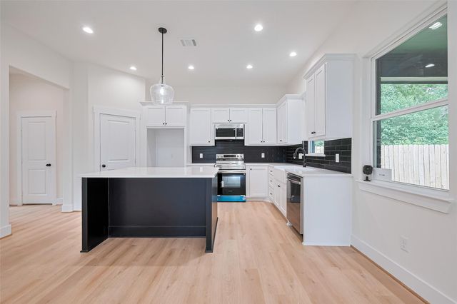 13991 Shoreline Drive, Willis, TX 77318