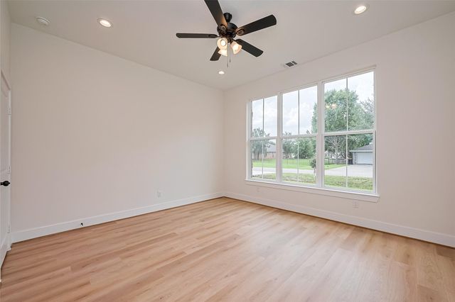 13991 Shoreline Drive, Willis, TX 77318