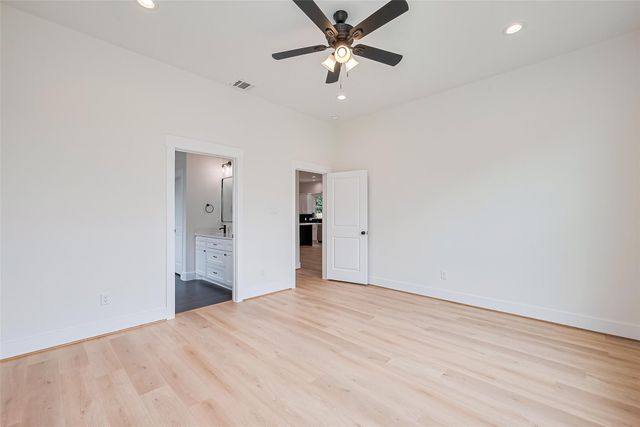 13991 Shoreline Drive, Willis, TX 77318