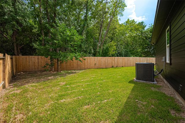 13991 Shoreline Drive, Willis, TX 77318